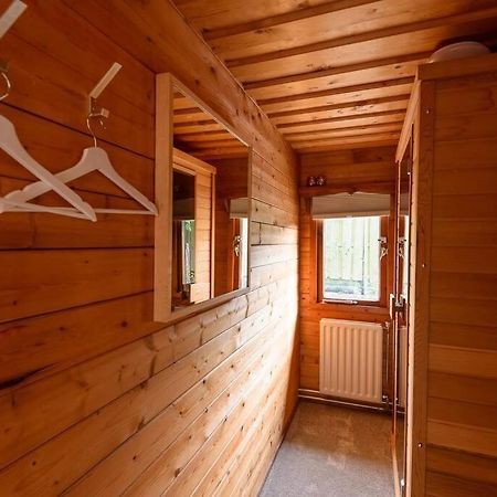 Spacious Wooden Cottage With Infra-Red Sauna At Veluwe Putten Eksteriør bilde