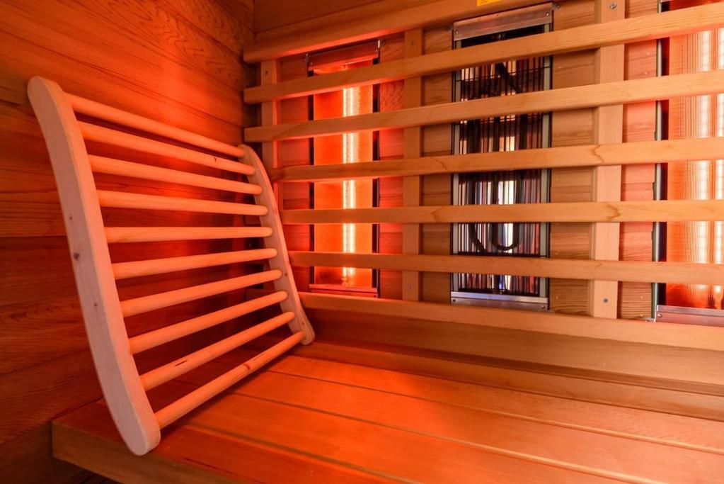 Spacious Wooden Cottage With Infra-Red Sauna At Veluwe Putten Eksteriør bilde