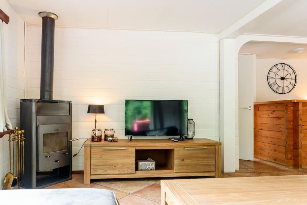 Spacious Wooden Cottage With Infra-Red Sauna At Veluwe Putten Eksteriør bilde