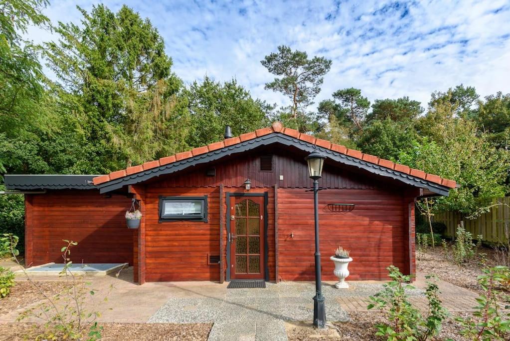 Spacious Wooden Cottage With Infra-Red Sauna At Veluwe Putten Eksteriør bilde