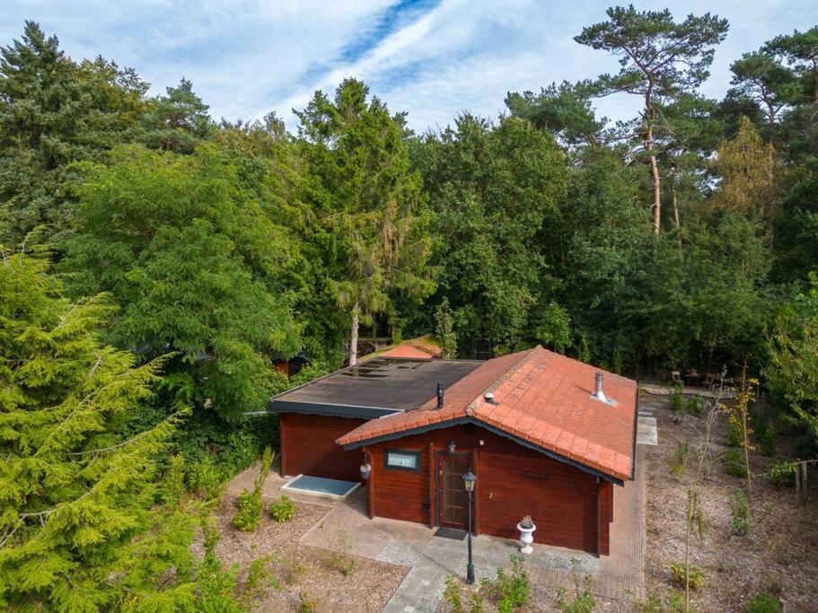 Spacious Wooden Cottage With Infra-Red Sauna At Veluwe Putten Eksteriør bilde