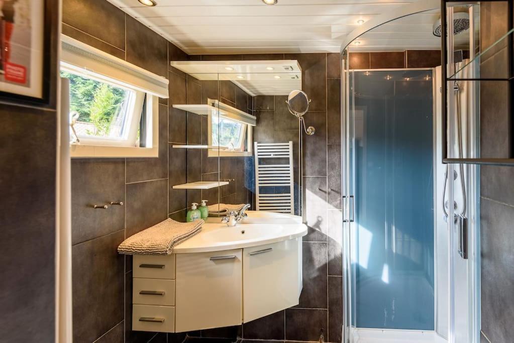 Spacious Wooden Cottage With Infra-Red Sauna At Veluwe Putten Eksteriør bilde