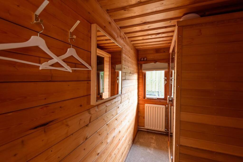 Spacious Wooden Cottage With Infra-Red Sauna At Veluwe Putten Eksteriør bilde